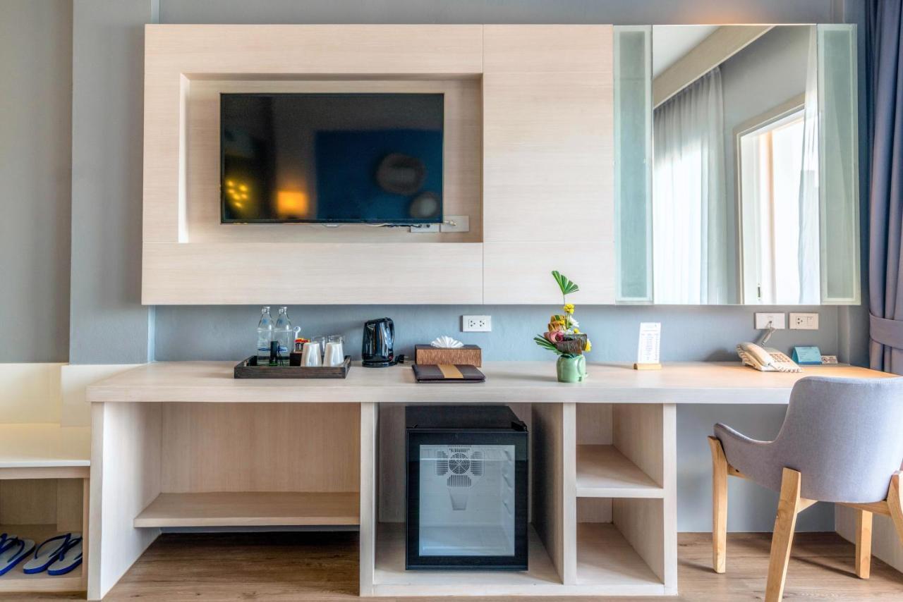 Namaka Resort Kamala المظهر الخارجي الصورة A mini-refrigerator in a hotel room